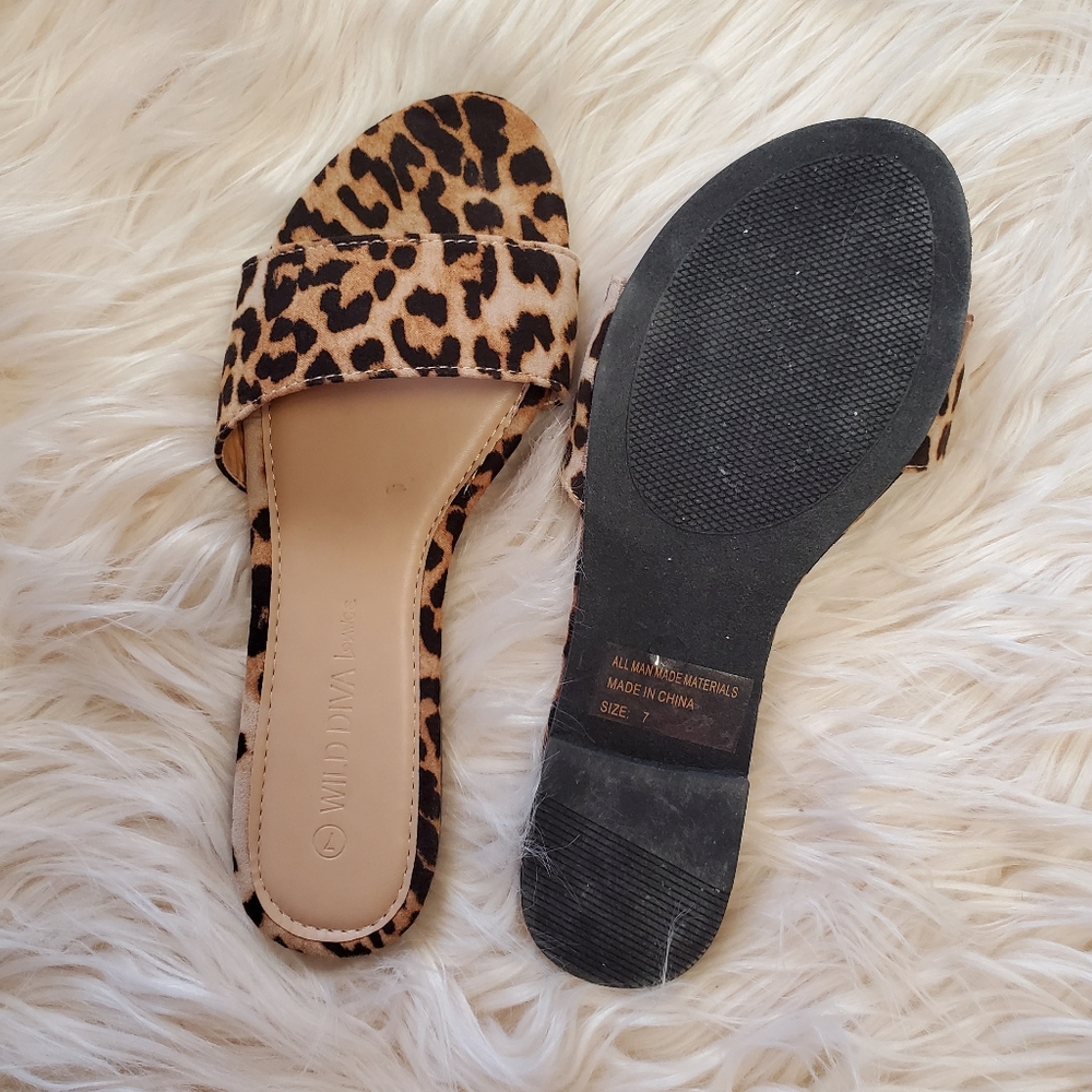 🆕️LEOPARD PRINT SANDALS🆕️ - Picture 2 of 4